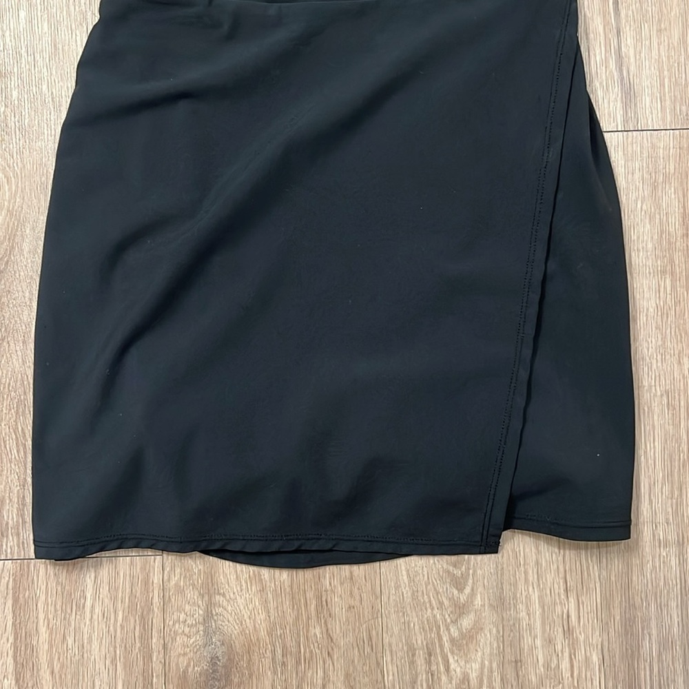Abercrombie and Fitch women’s v neck athletic dress - Picture 3 of 5